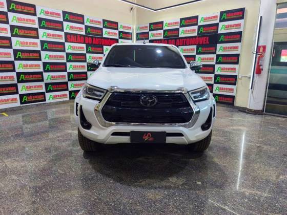 TOYOTA HILUX 2.8 D-4D TURBO DIESEL CD SRX PLUS 4X4 AUTOMÁTICO TOYOTA HILUX 2.8 D-4D TURBO DIESEL CD SRX PLUS 4X4 AUTOMÁTICO